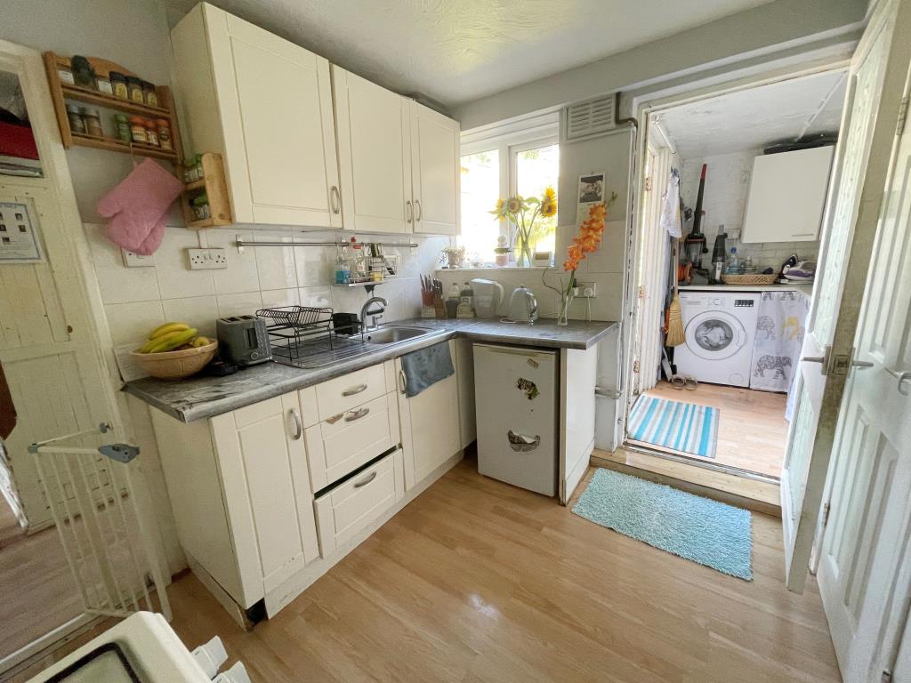 Lot: 146 - TWO-BEDROOM GROUND FLOOR FLAT FOR INVESTMENT - Kitchen with access through to utility room